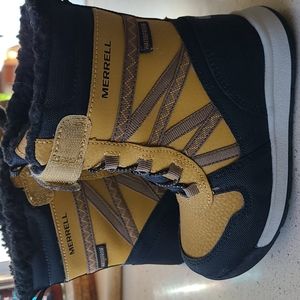 Merrell size 8 little kids snow boot